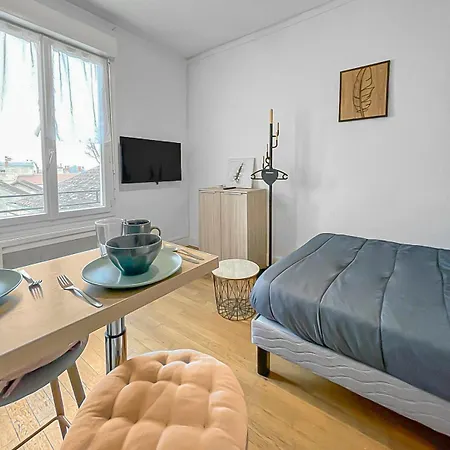 Balade A Montlucon Apartment Exterior photo
